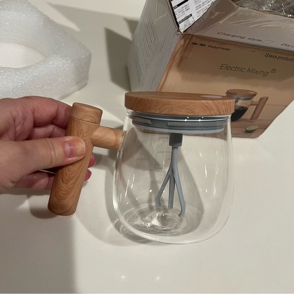 Portable self-stirring glass Mug, 13.5 oz ,New in Box. Batteries included - Picture 10 of 13